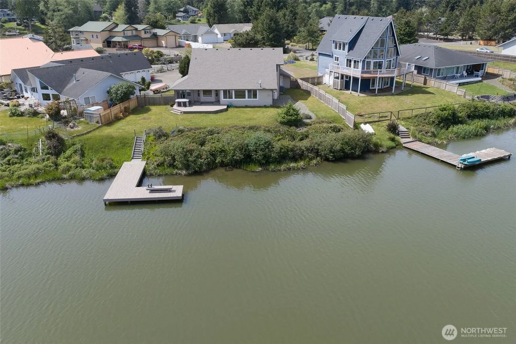 354 Wildwood Avenue Se, Ocean Shores
