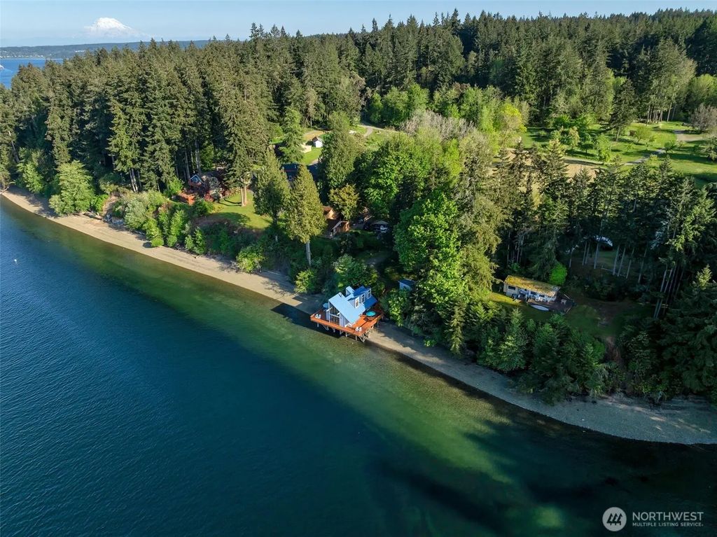 11901 Larson Road, Anderson Island