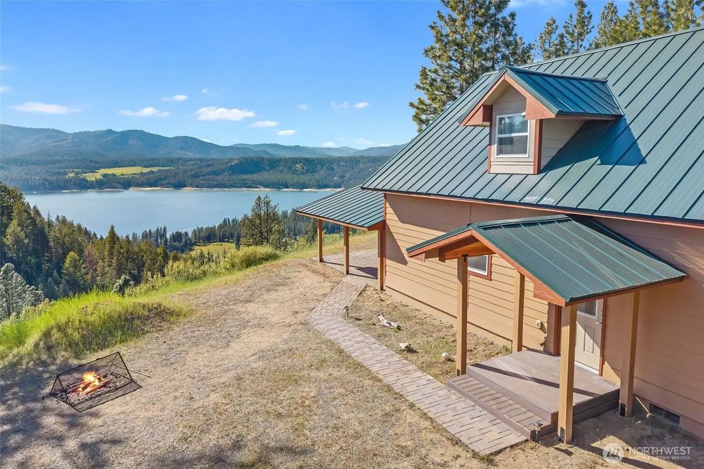 6523 Camp Naborlee Road, Fruitland