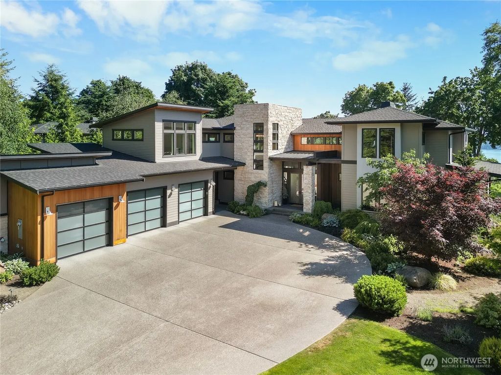 946 7th Court, Fox Island