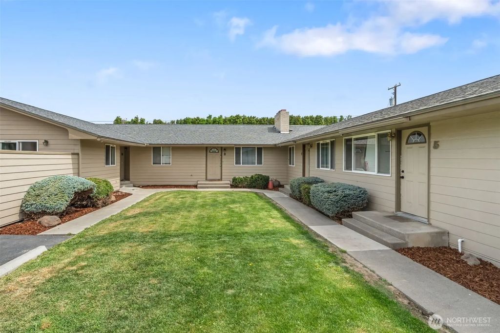 1011 1013, 1015 S 48th Avenue, Yakima