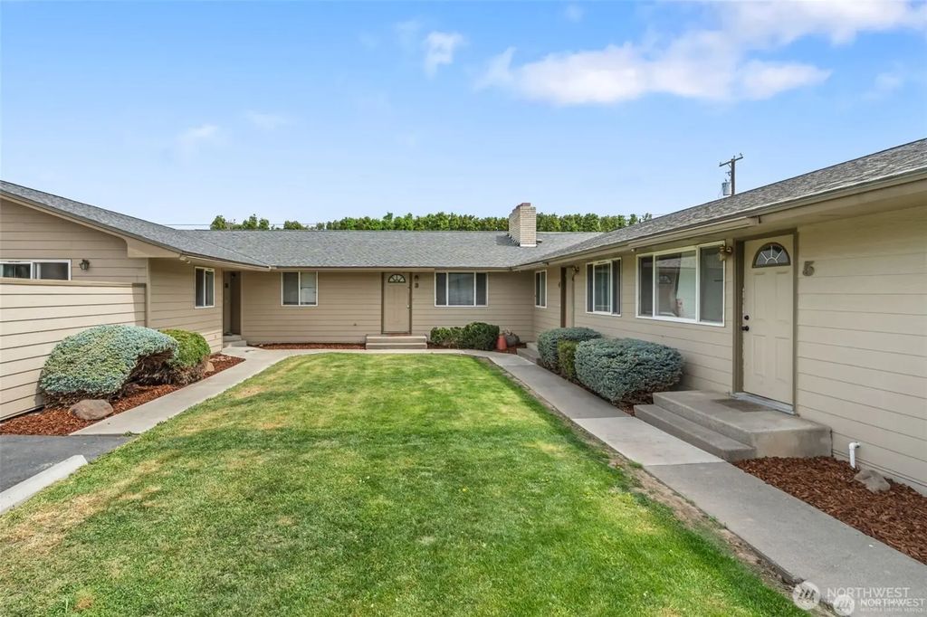1011 1013, 1015 S 48th Avenue, Yakima