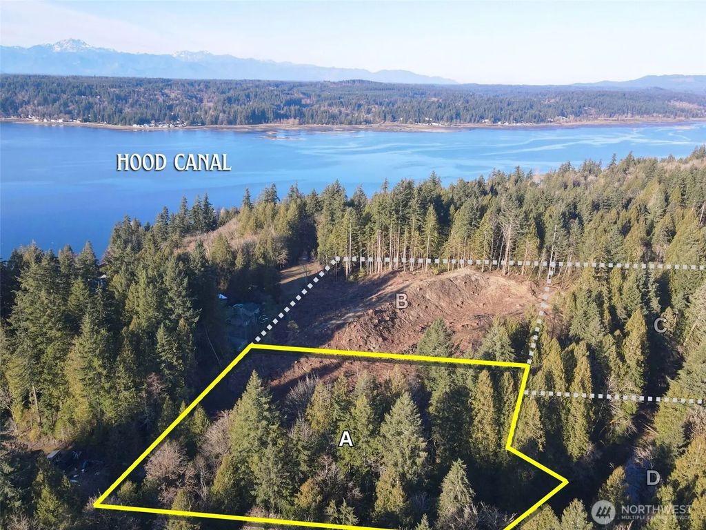 105 E Lakewood Drive, Belfair