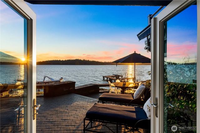 18 Holly Lane, Mercer Island