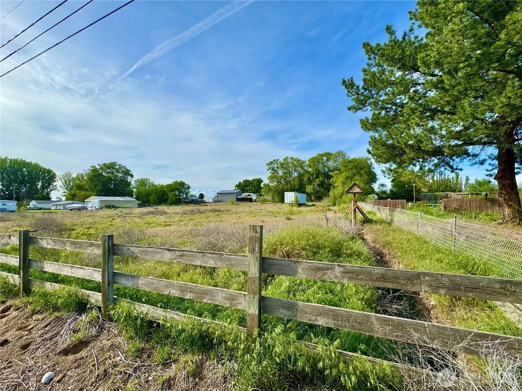 7566 Rainier Road Ne, Moses Lake