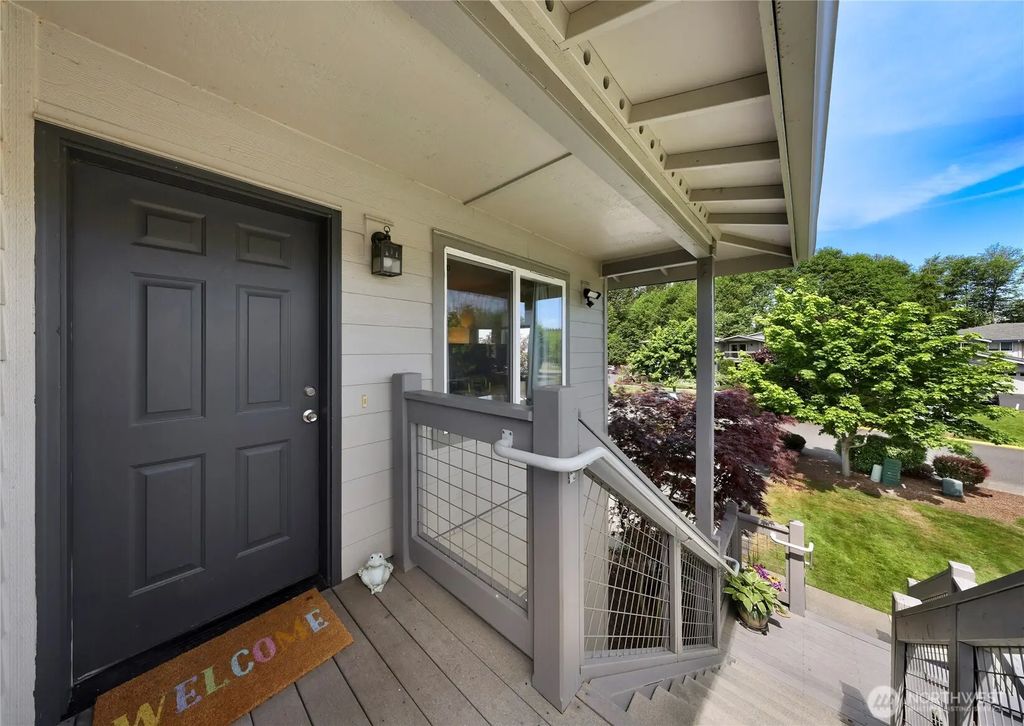 1389 Bayview Court 202, Blaine