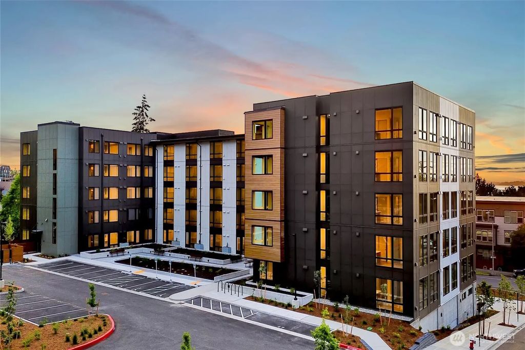 820 N State Street 412, Bellingham