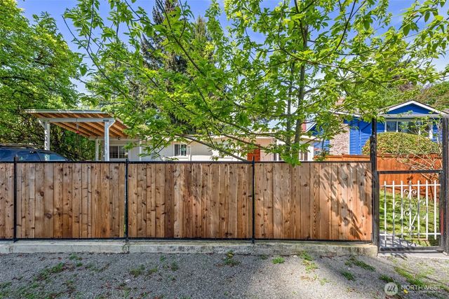 13721 37th Avenue Ne, Seattle