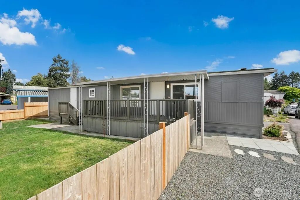 12200 Stone Avenue N 38, Seattle