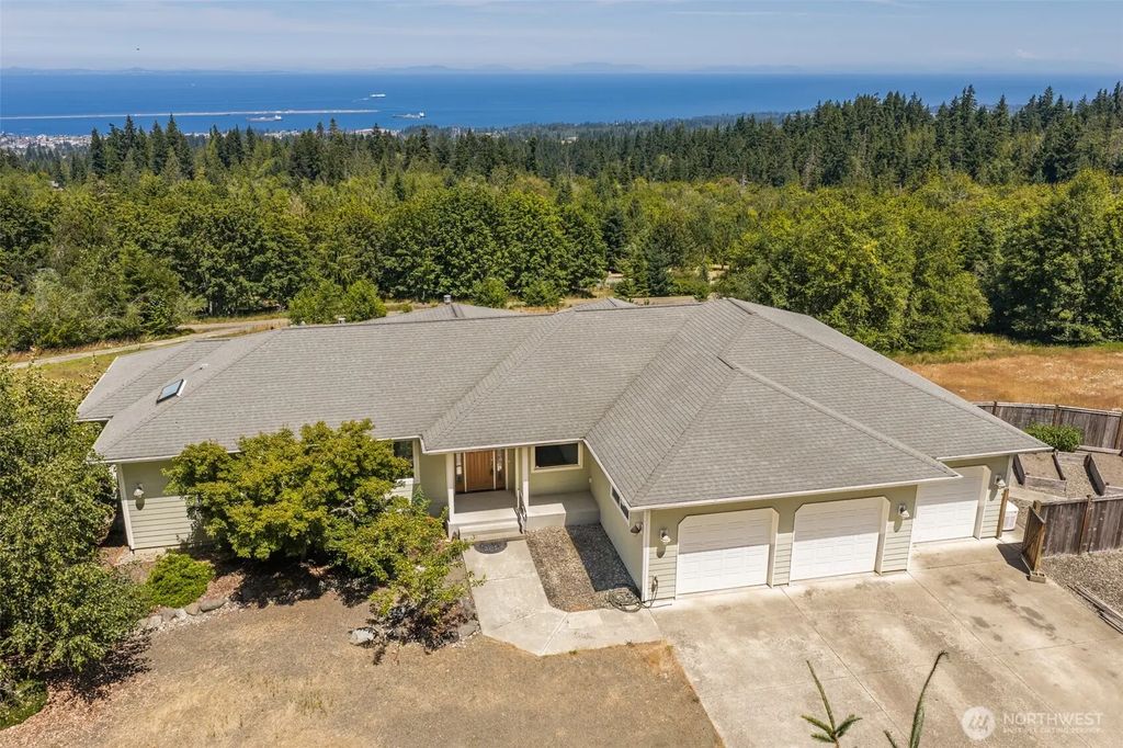 975 E Simmons Road, Port Angeles