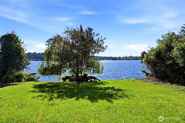 2521 103 Avenue Se, Bellevue