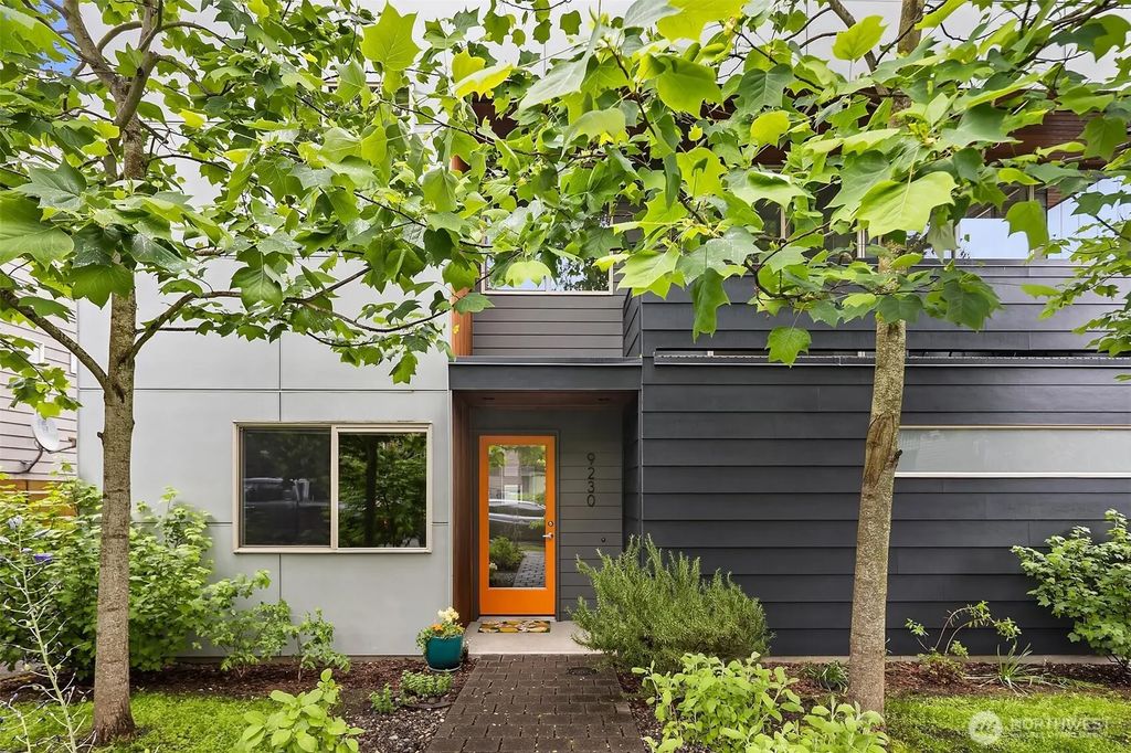 9230 Interlake Avenue N, Seattle