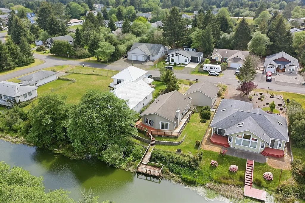 792 Island Circle Se, Ocean Shores