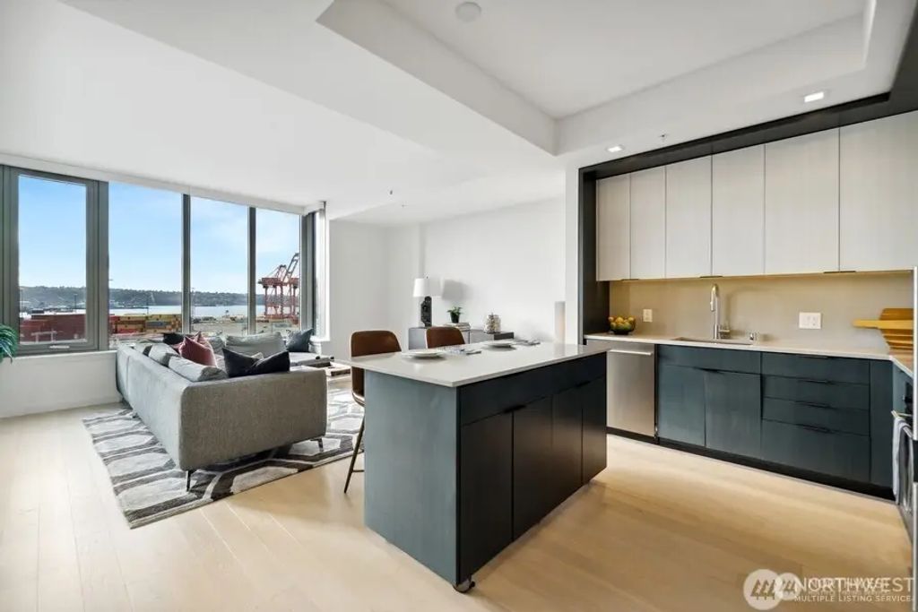 590 1st Avenue S 805, Seattle