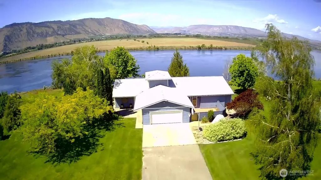 32 Midland Road, Brewster