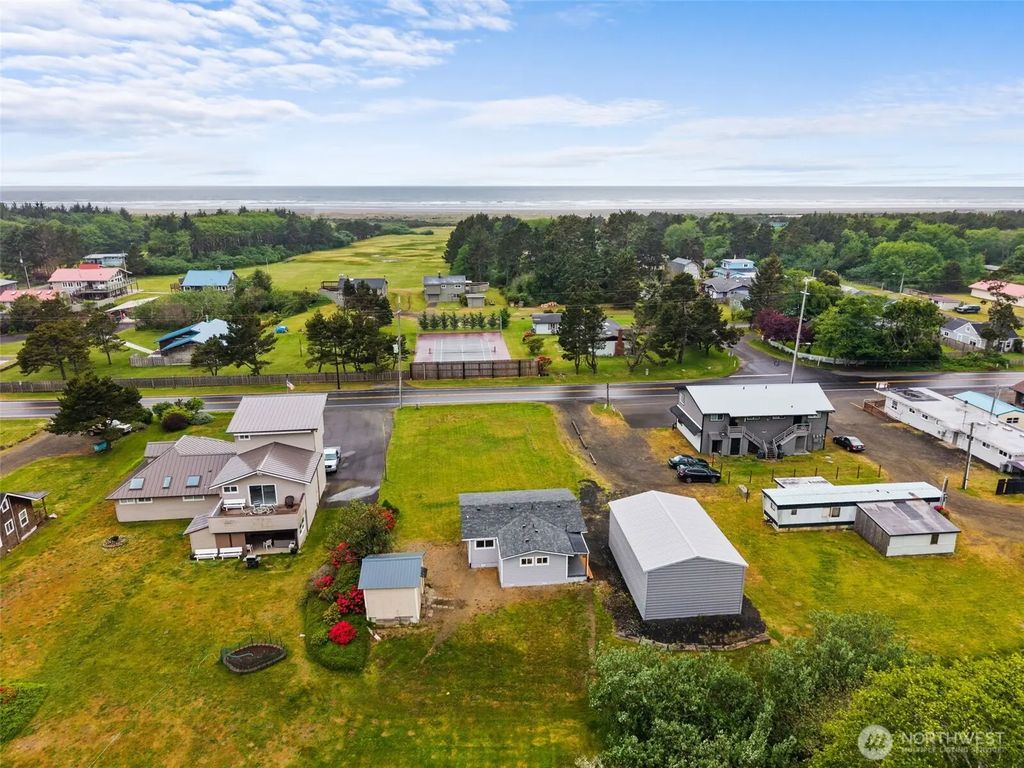 1642 State Route 105, Grayland