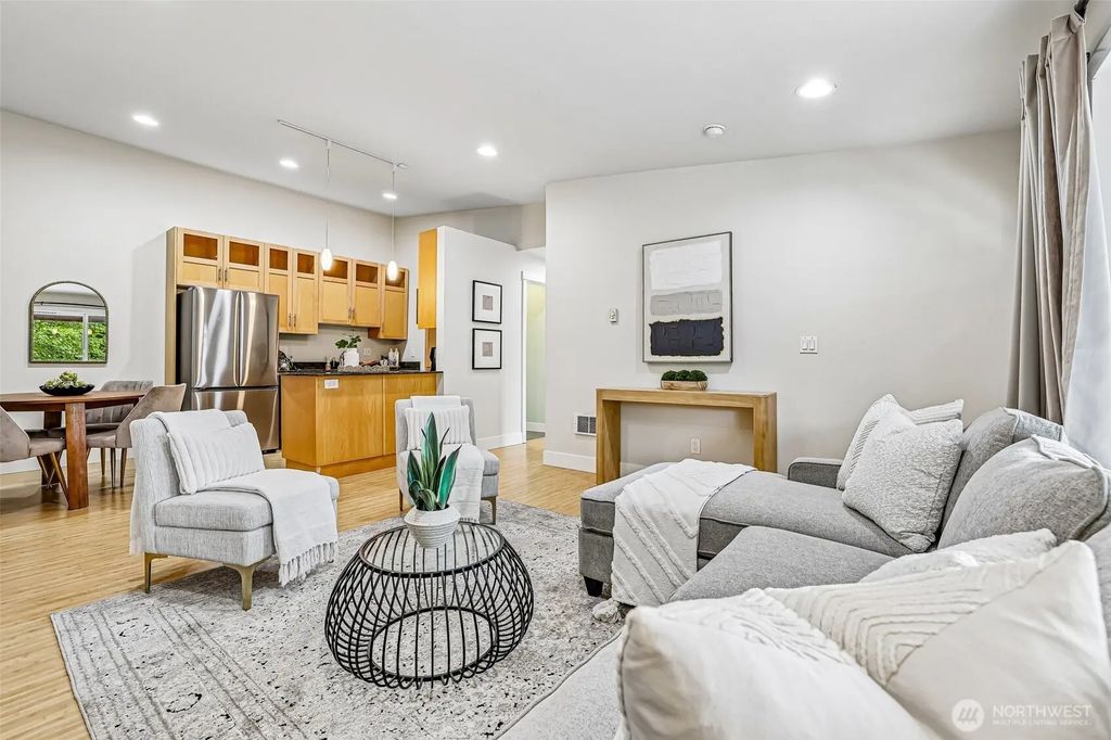 21305 48th Avenue W B205, Mountlake Terrace