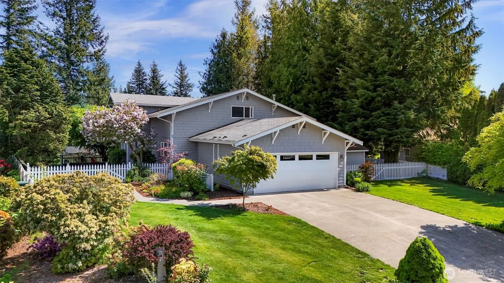 6874 Golf View Drive, Lynden