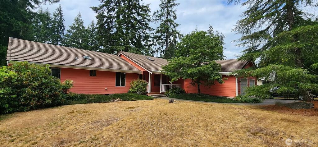 130 E Lakeland Way, Allyn