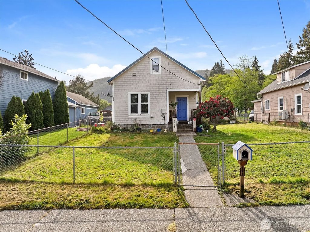 1218 Cedar Street, Raymond