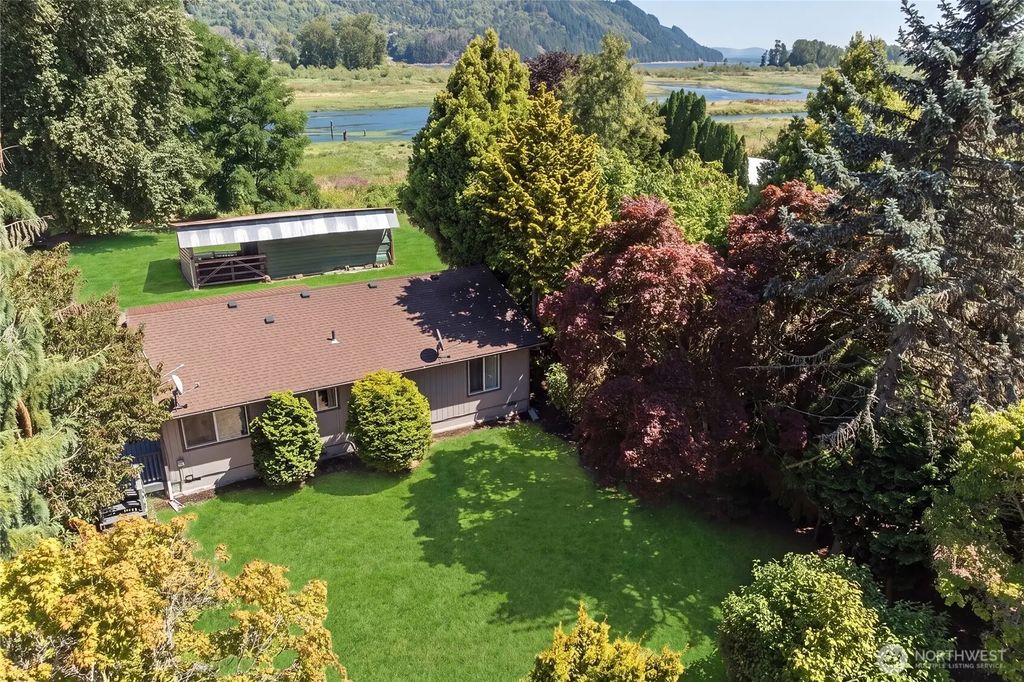369 E Birnie Slough Road, Cathlamet