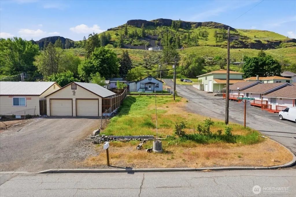 300 E Grand Coulee Avenue, Grand Coulee