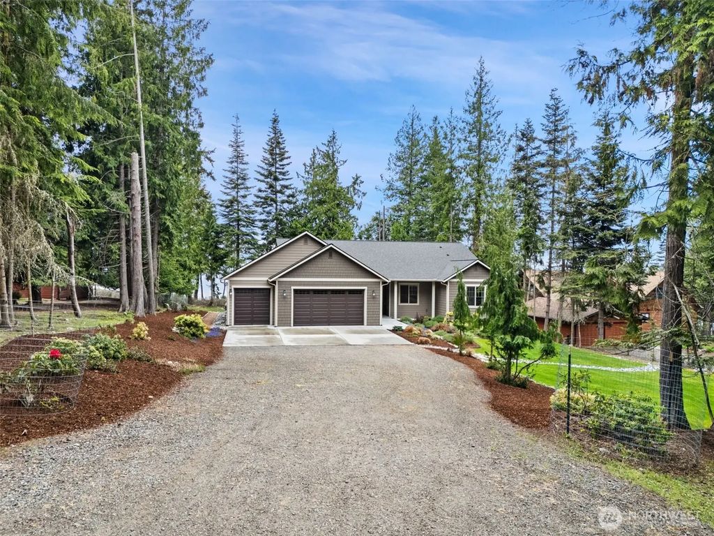 442 Buck Loop Road, Sequim