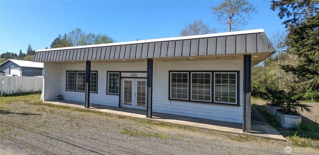 123 1st Avenue N, Ilwaco