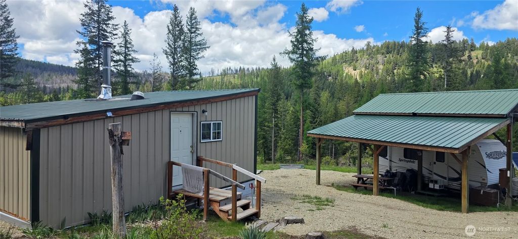 790 Bonaparte Lake Rd, Tonasket