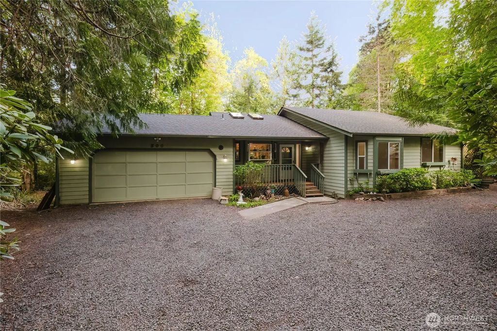 566 E Pointes Drive W, Shelton