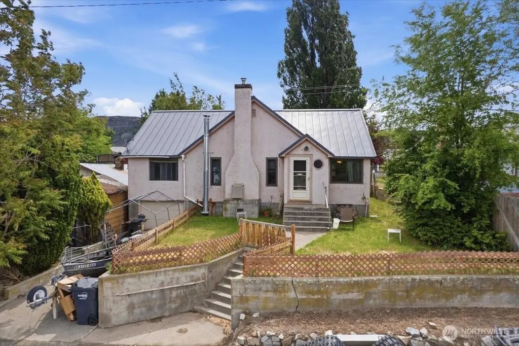 118 Coulee Boulevard, Electric City