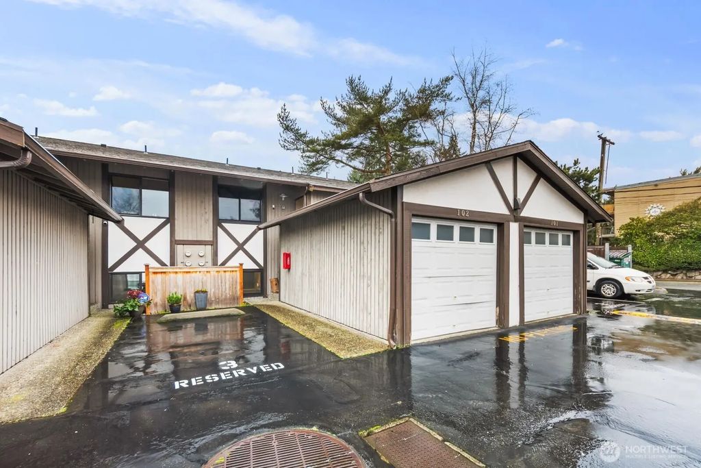 323 Sw 112th Street 102, Seattle