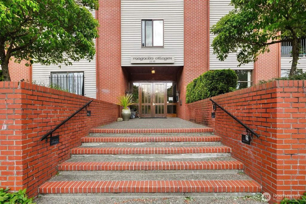 2858 32nd Avenue W 106, Seattle