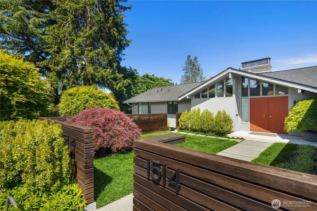 1514 Shenandoah Drive E, Seattle
