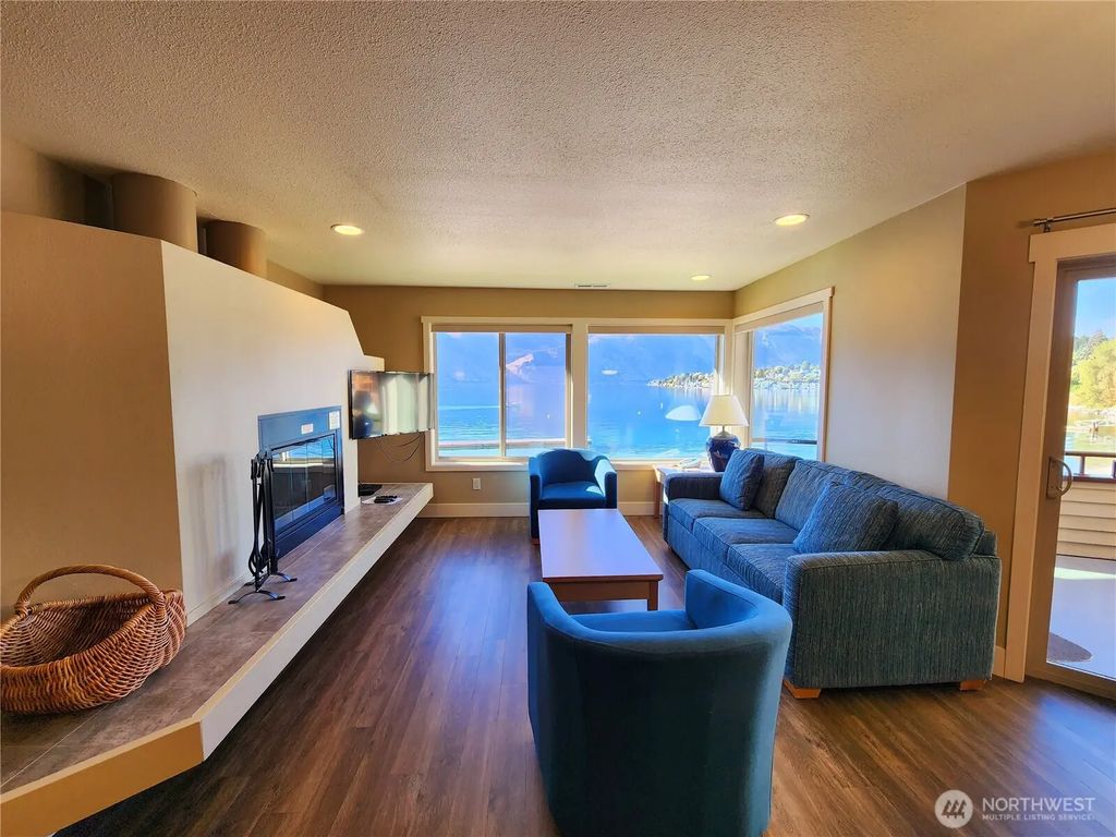 1 Lakeside 717-p, Manson