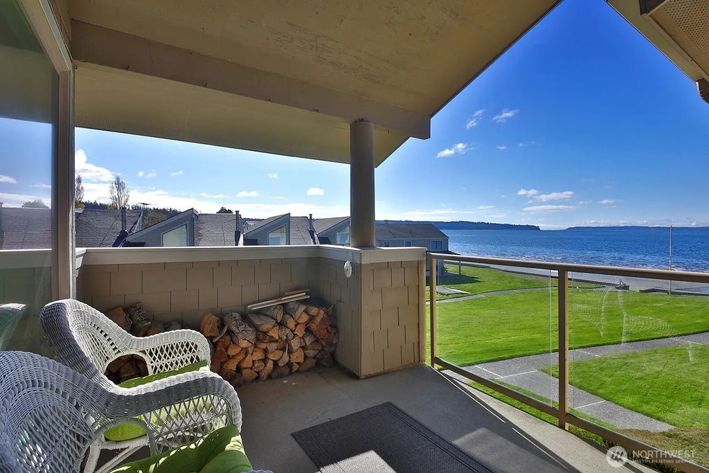 816 Old Beach Road 203, Freeland