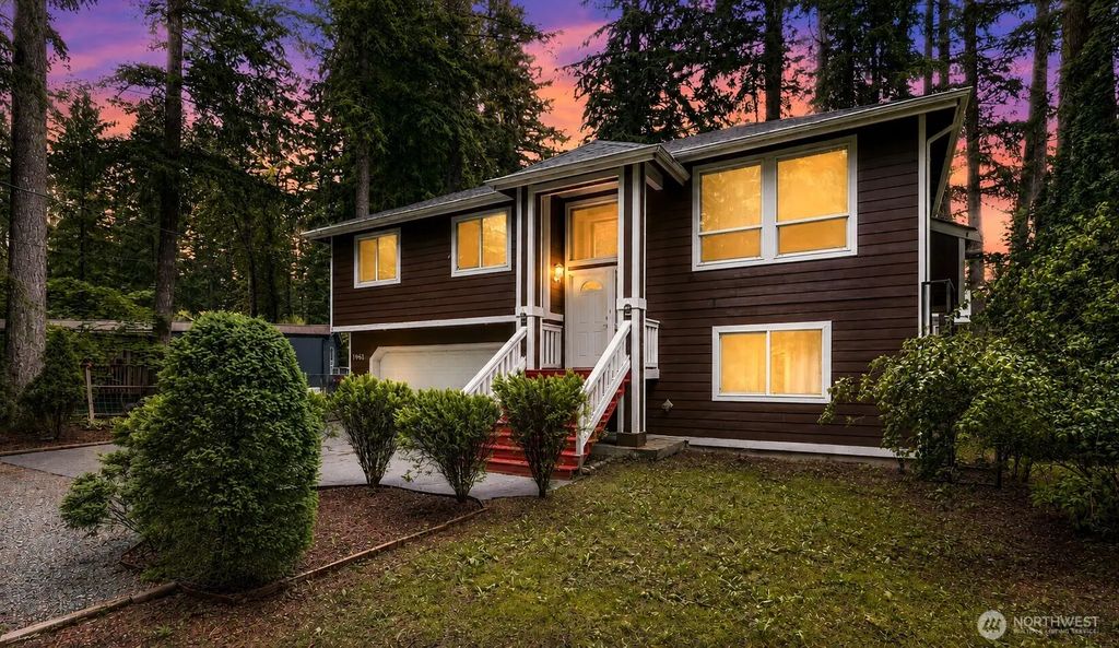1961 Clear Valley Drive, Maple Falls