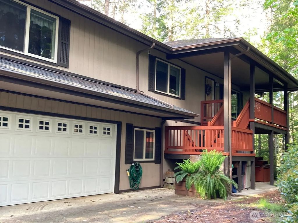 21 N Beaver Place N, Hoodsport
