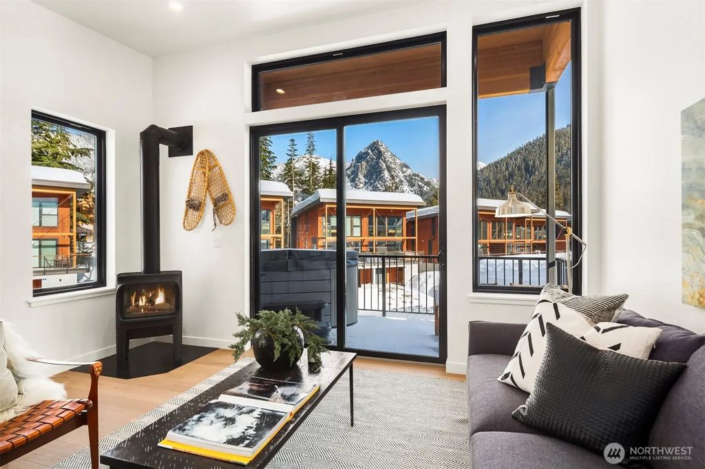 121 Pass Life Way, Snoqualmie Pass