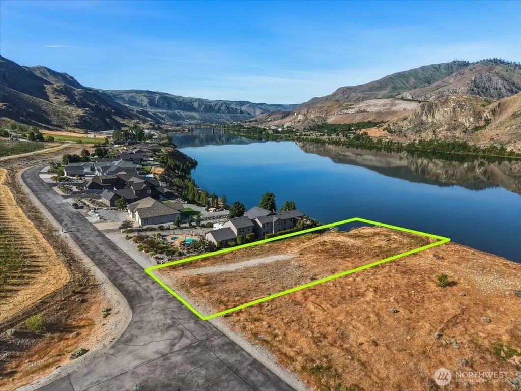 33 S Shore Drive, Orondo