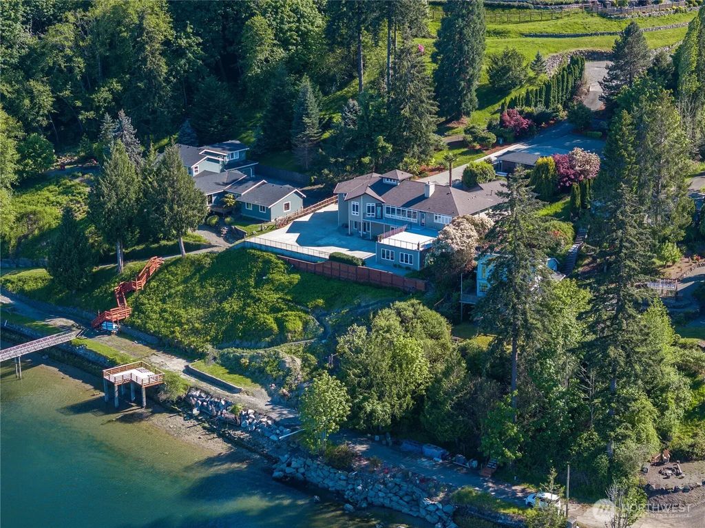 402 3rd Lane, Fox Island