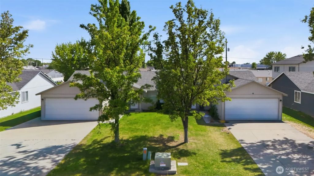 905 907 Ball Court, Moses Lake