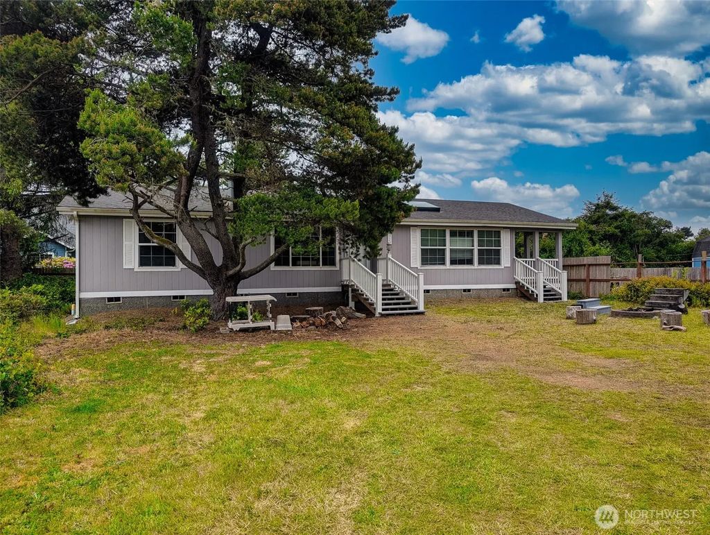 313 Ocean Shores Boulevard Nw, Ocean Shores