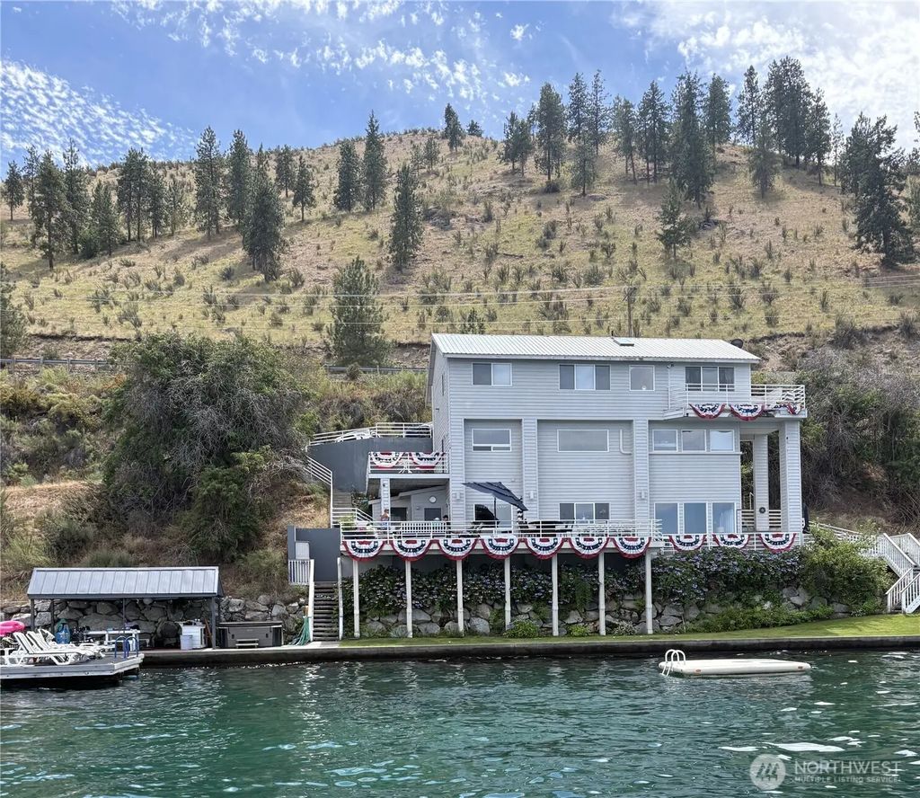 2685 S Lakeshore Road, Chelan