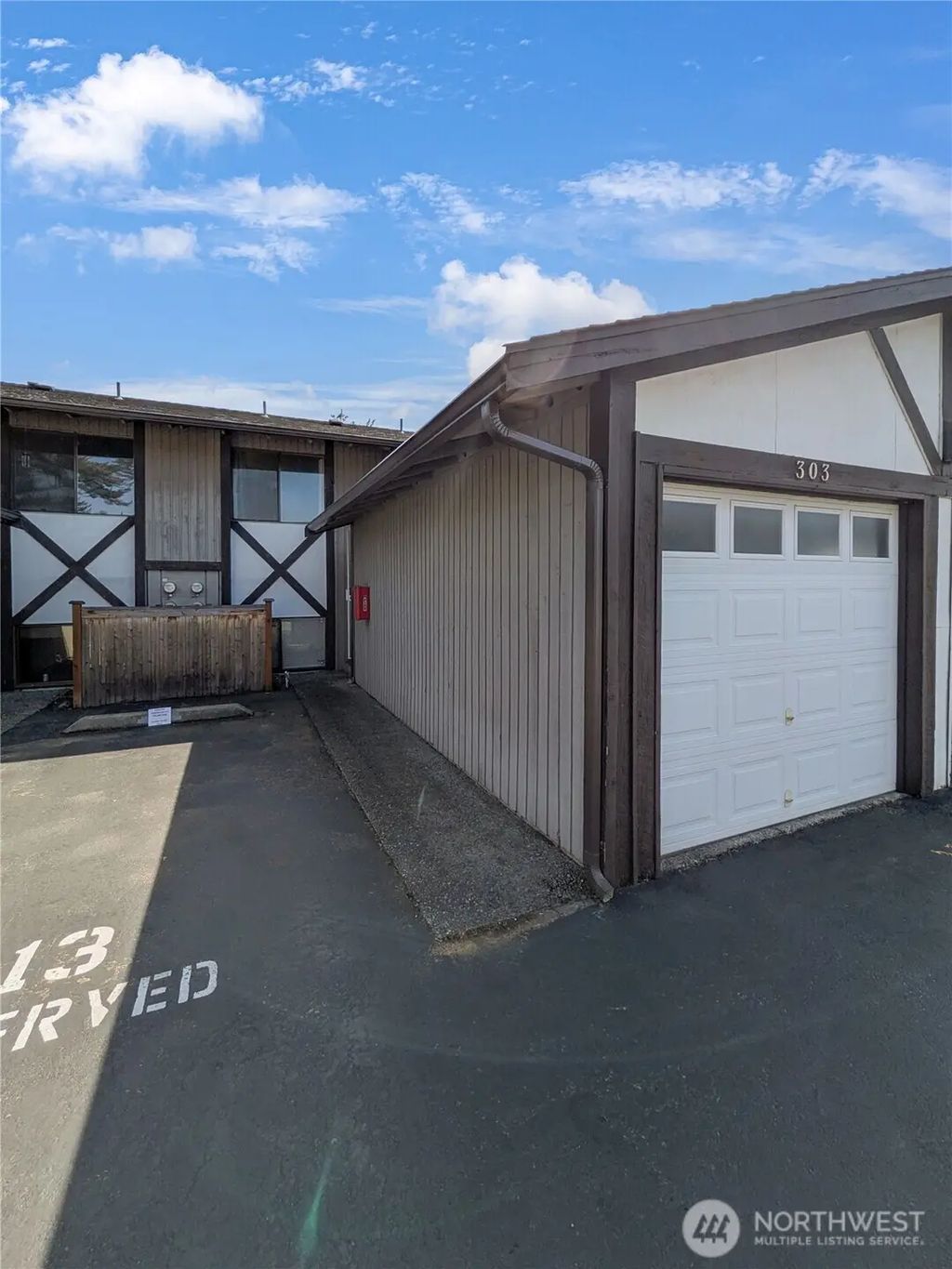 317 Sw 112th Street 303, Seattle