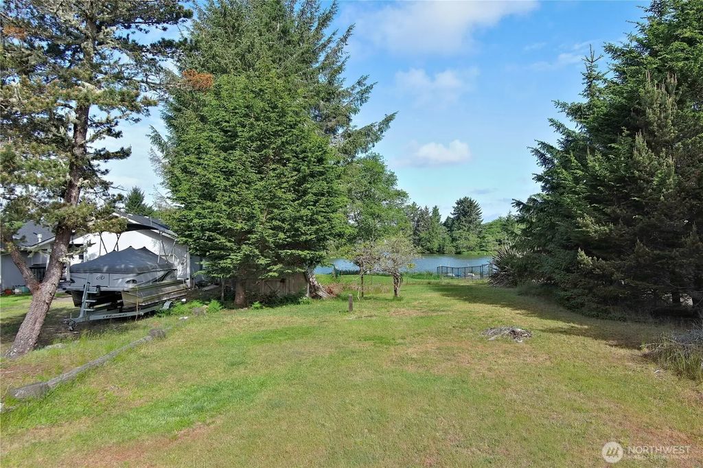 579 Blue Wing Loop Se, Ocean Shores