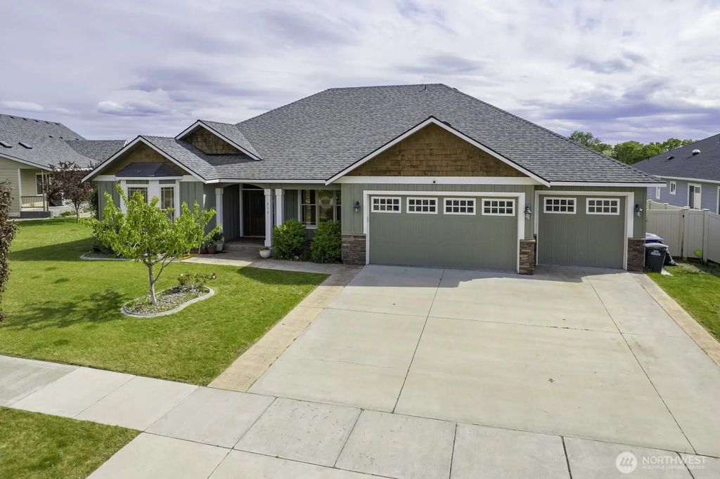 419 S Astor Loop, Moses Lake