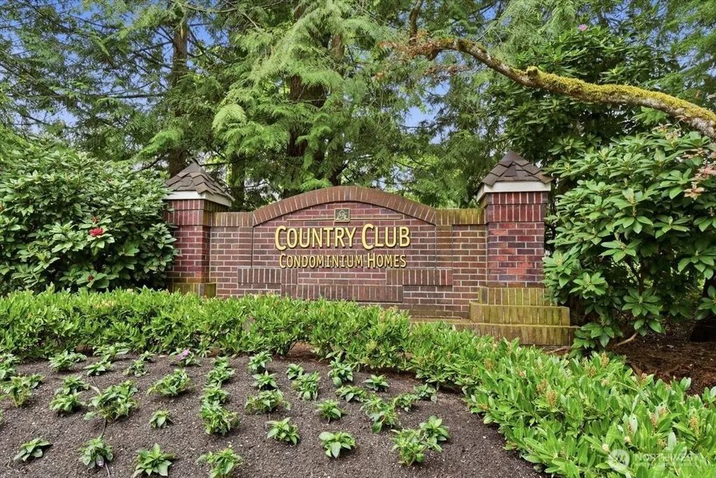 15433 Country Club Drive E305, Mill Creek