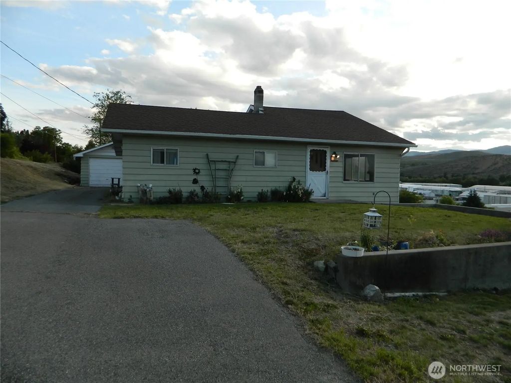 110 1st Street E, Tonasket
