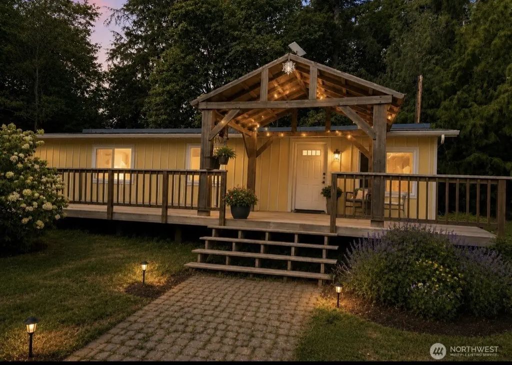 351 Evergreen Park Road, Camano Island